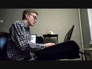 Аркадьюшка поёт "мёртвый город" (в своей комнате)