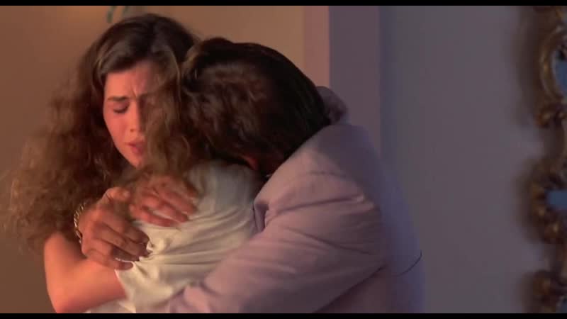 Ол ұйықтап жатқанда, ол оның бетіне келді.