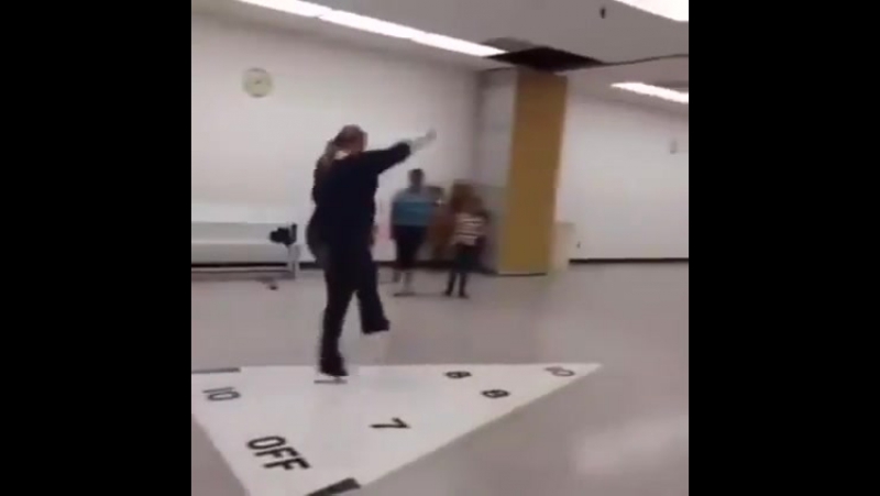 Танец жирухи, ржач ебнулась ilita двач наркоман павлик хованский не сычева гага солевая копро скат scat piss