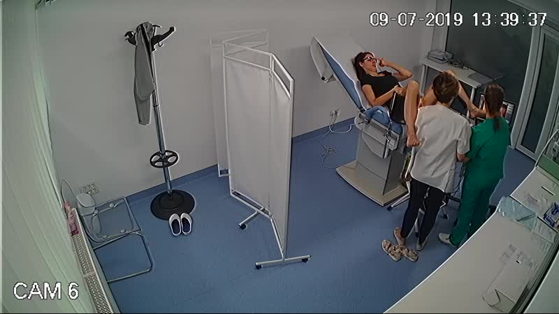 Врач трахнул красивую молодую пациентку на скрытую камеру - Порно онлайн