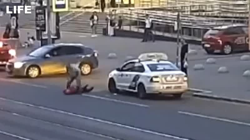 Пассажир жестоко избил таксиста в центре петербурга