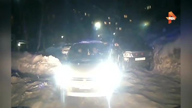 В петропавловске неадекватные автохамы не пускали скорую к умирающему парню © видеожесть