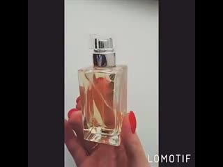 Красивый флакончик essens