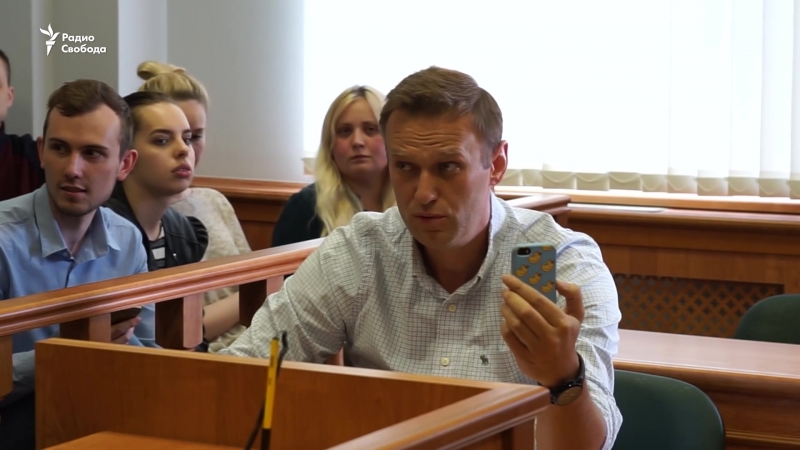 Навальному не дали провести прямую трансляцию из зала суда
