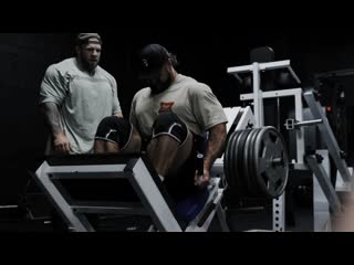 Chris bumstead & iain valliere train legs