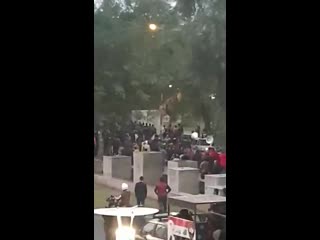 Демонстрации на улице абу навас в багдаде