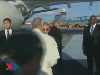 Despide raúl castro al papa francisco (2)