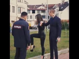 Сучку свою выгуливаю