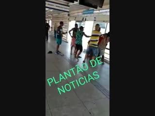 Recreio bandido foi pego roubando e tomou uma massagem dentro da estação do brt salvador allende