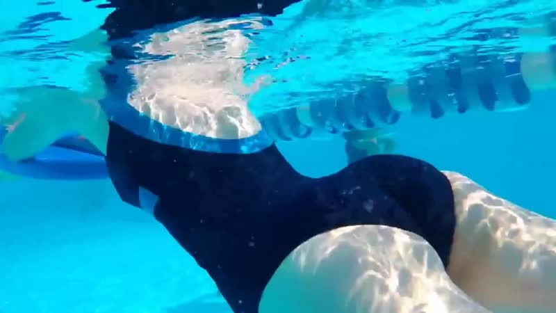 Карина стримерша в бассейне и спорт зале попа слитые фото и видео