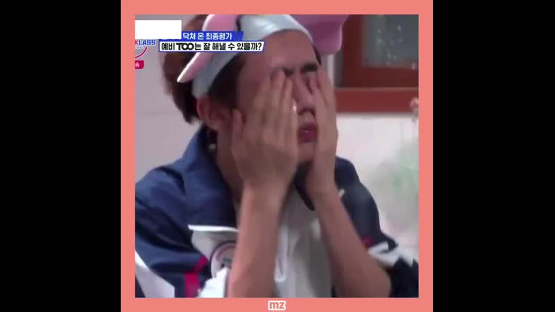 Уточка умывается