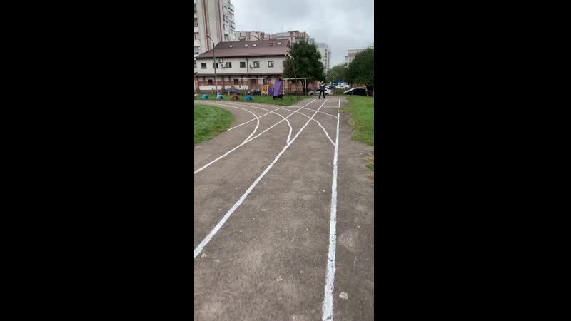 Мужик трахает воздух прямо на молодые площадке мужык ты чево?