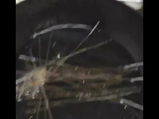 Deep frying vermicelli noodles is oddly satisfying