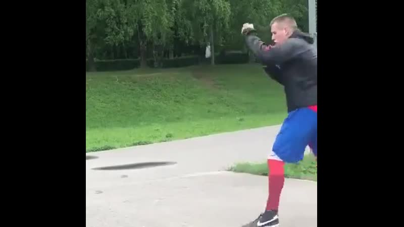 Тренироа боксёра с теннисным мячом nhtybhjdrf,jrc`hf c ntyybcysv vzxjv