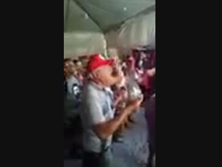 Emocionado, homem pede justiça a lula critica brasil na vigília lula livre!