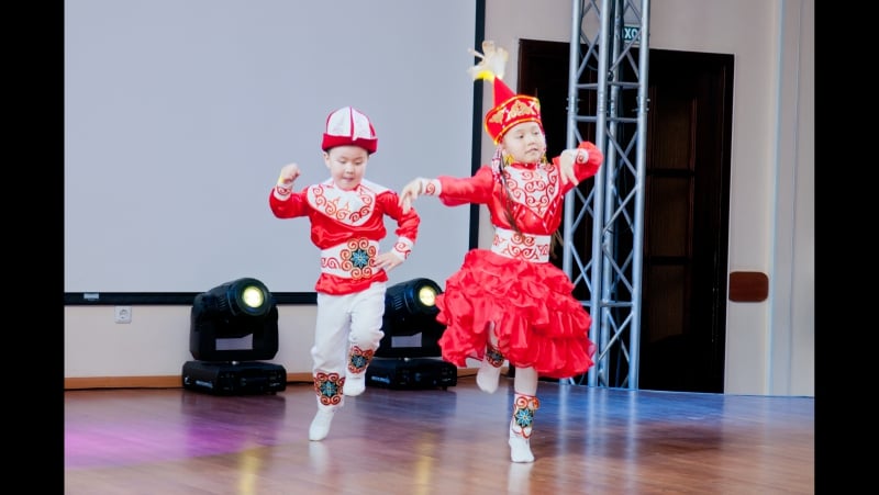 Айдана и айдар кыргызский танец