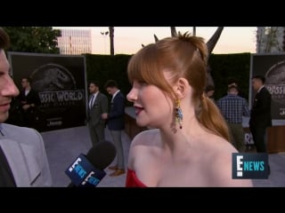Bryce dallas howard on chris pratt he works his butt off e! live from the red carpet
