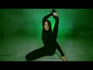 Julianna @kobtseva | indian strip dance | liquid bloom choreography