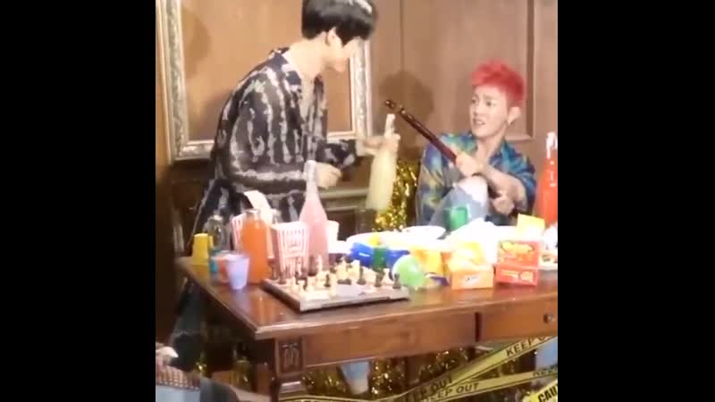 @junheessmile donghun threatening junhee with a cane