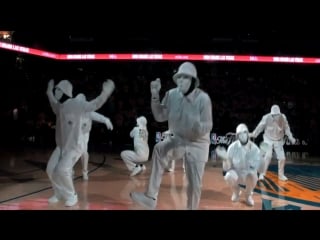 Очень крутой танец от jabbawockeez на финале nba 2016