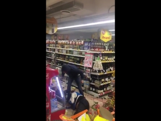 Знатный махач мужиков в магазине