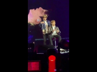 Taehyung playfully doing lil hip thrusts look at jks reaction sjjss i wanna squeeze them u
