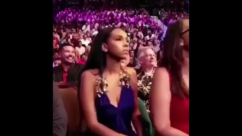 Флойд дразнит девушку берто😉