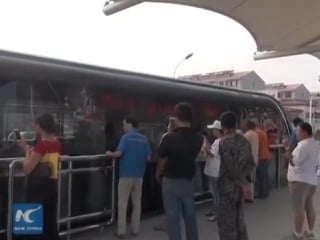 Awesome! chinas futuristic straddling bus launches 1st road test