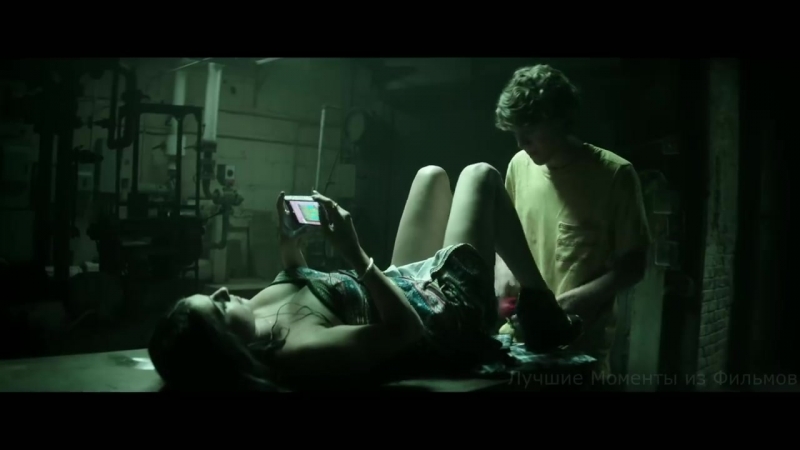 Одно porn video – [лучшие моменты из фильмов] зомби кусает девушку за одно место ► скауты против зомби 2015