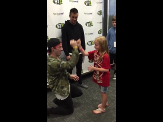 Bella and @joshuadun nailed the handshake!