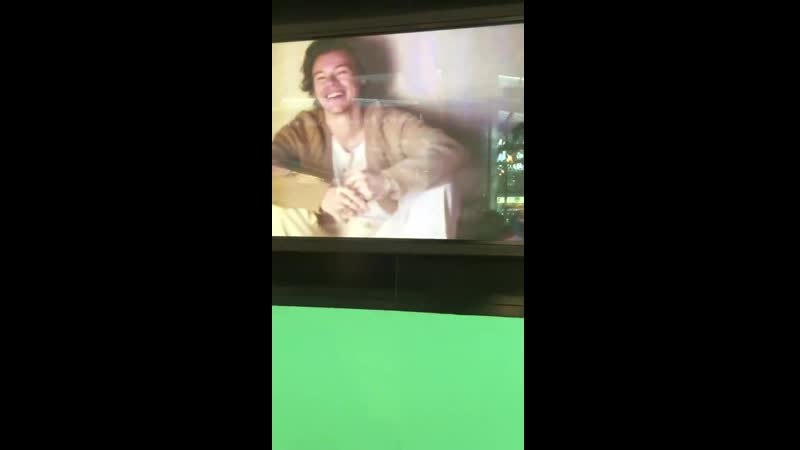 Gucci mémoire dune odeur video ad playing at a store