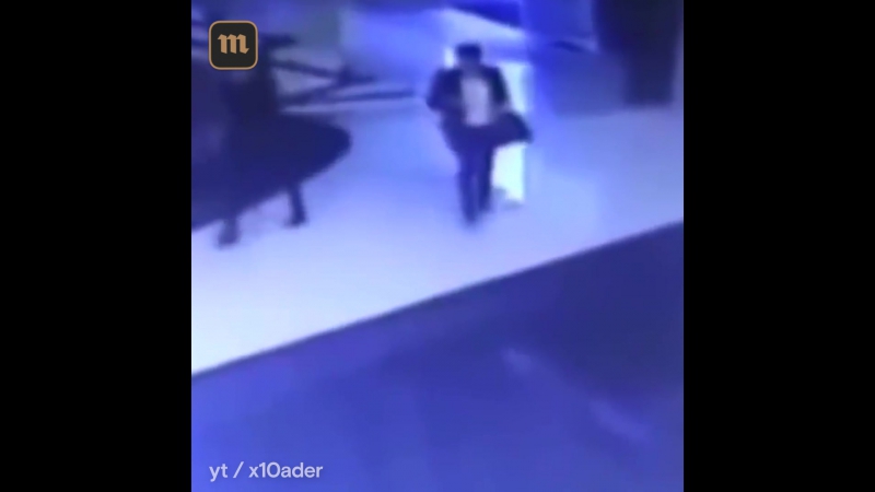 Когда идешь с телефоном по улице