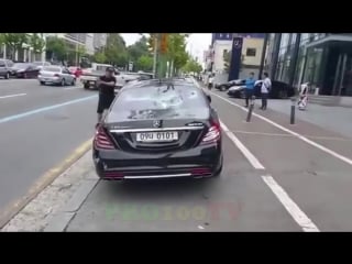 Владелец разбил свой mercedes benz s63 amg клюшкой для гольфа