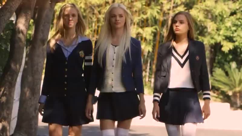 Толпа негров поимела милашку