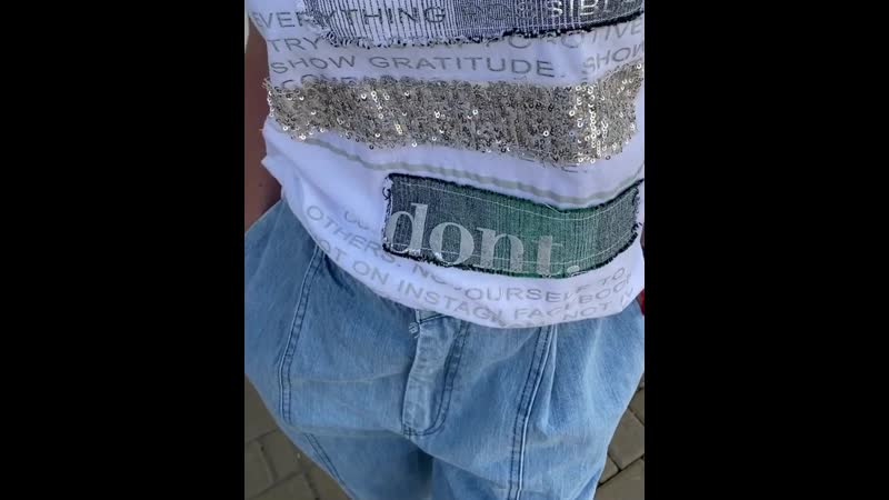 Джинсы бананы – это свободные в бедрах и зауженные к низу джинсы на высокой талии👖 ⠀ сейчас этот крой считается очень популярным