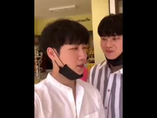 Ин смотрит на вара😍