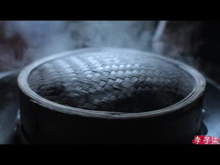 The wild jujube is ripe, it’s time to make some wild jujube cake老屋后的枣子熟了，正好做笼酸枣糕解解馋