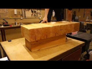 Массивный кофейный столик