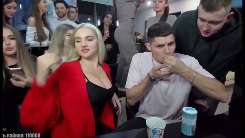 Игорь слизывает соль с груди своей девушки🧂👅 mellstroy девушки со стримов