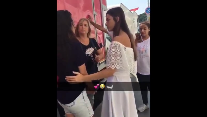 "fh" set afra saracoglu