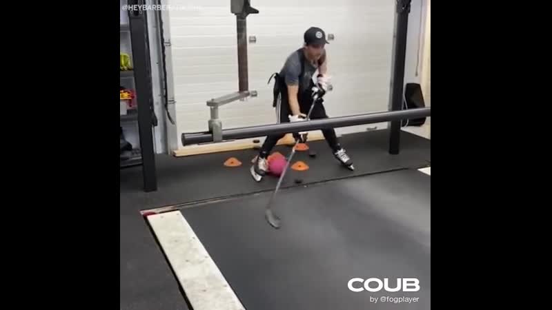 Тренироа хоккеиста