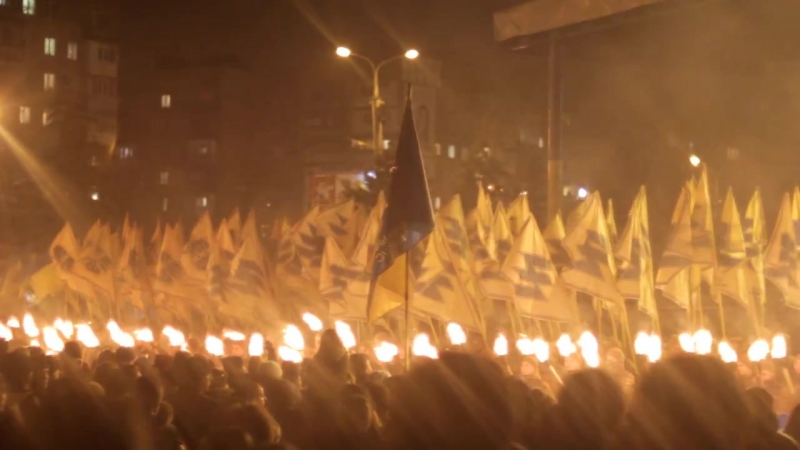 У маріуполі на місці поваленого леніна встановили пам’ятник князю святославу