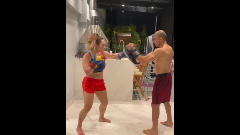 Жозе альдо тренирует свою жену