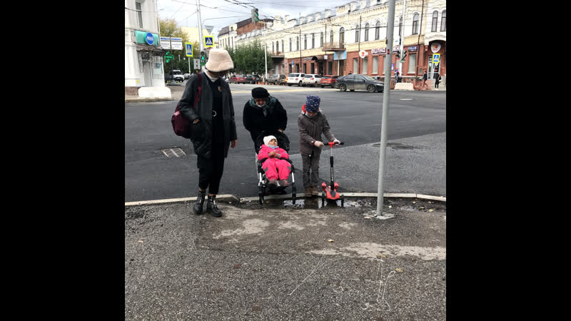 Партийцы проверили ход ремонтных работ по улице коммунистической