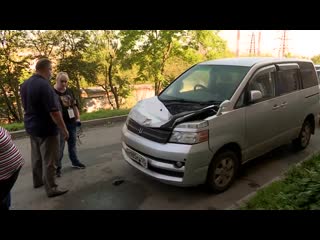 На сахалинской упали стройматериалы на авто mp4