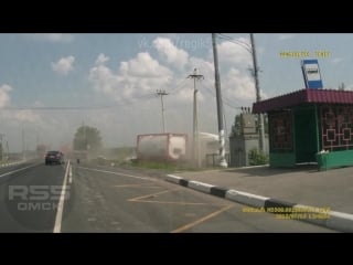 В подмосковье renault clio выехал на встречку и столкнулся с фурой