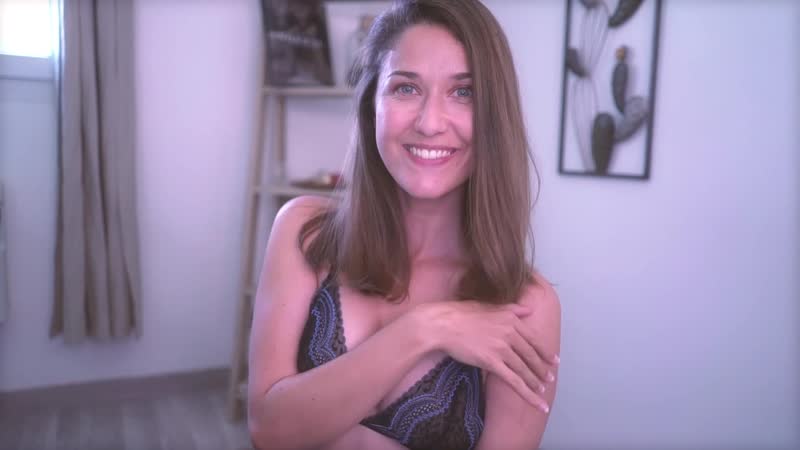 Девушки раздеваются тройка нижнего белья