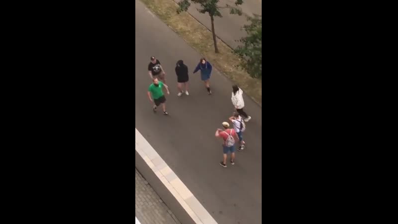 Олдскульный курьер delivery club спрашивает за шмот у молодые