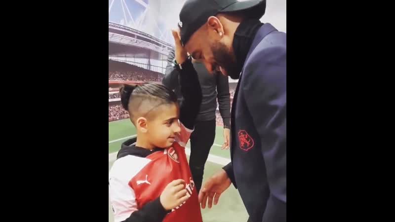 Blind mikey meets his hero alexandre lacazette