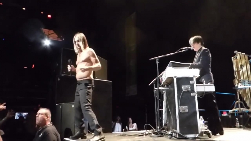Sxsw porn video – Iggy pop funtime [iggy stage dives and crowd surfs] (sxsw 2016)